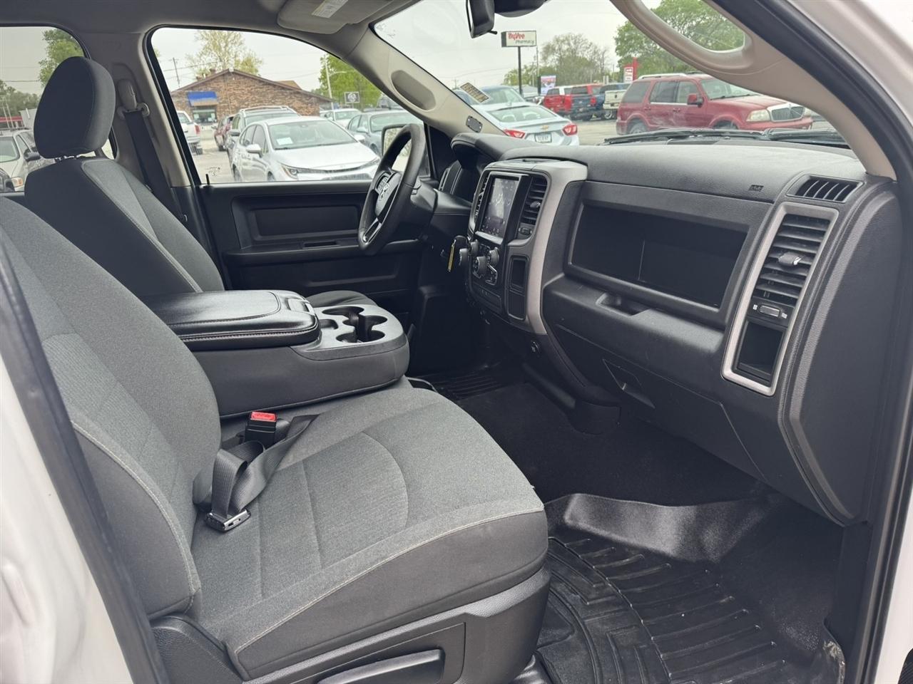 RAM 1500 Classic Tradesman Crew Cab SWB 4WD 2021