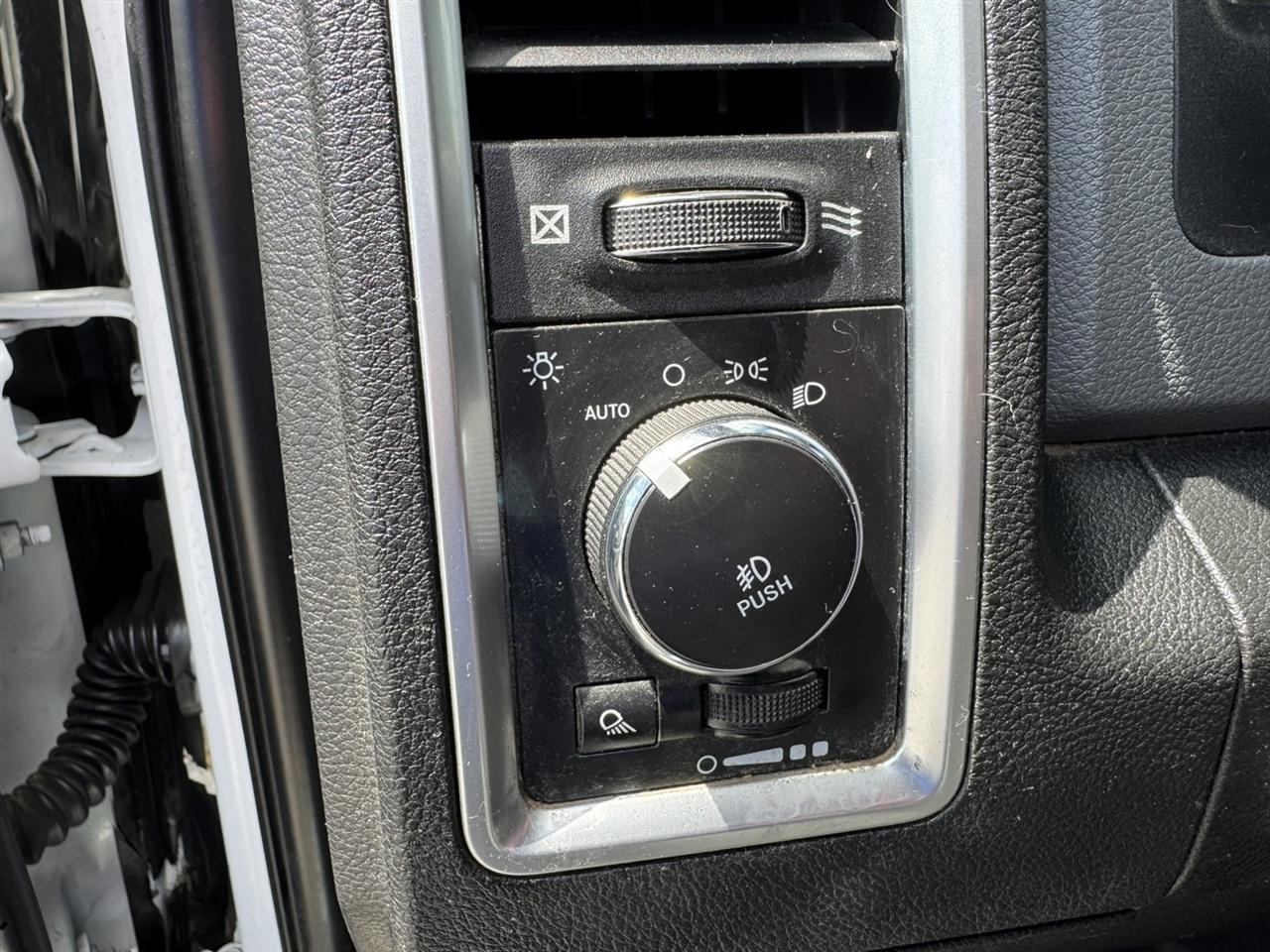 RAM 1500 Classic Tradesman Crew Cab SWB 4WD 2019