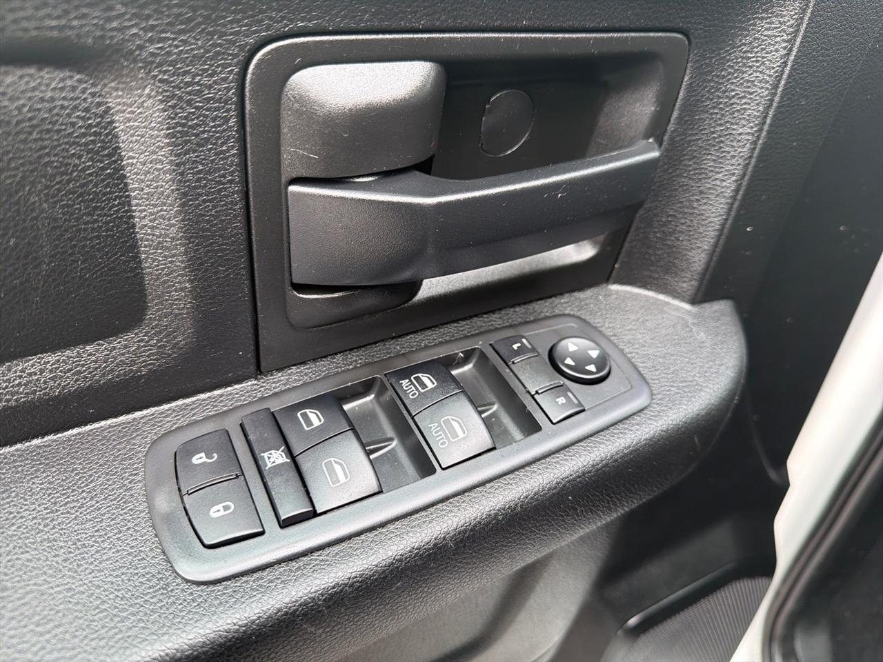 RAM 1500 Classic Tradesman Crew Cab SWB 4WD 2021