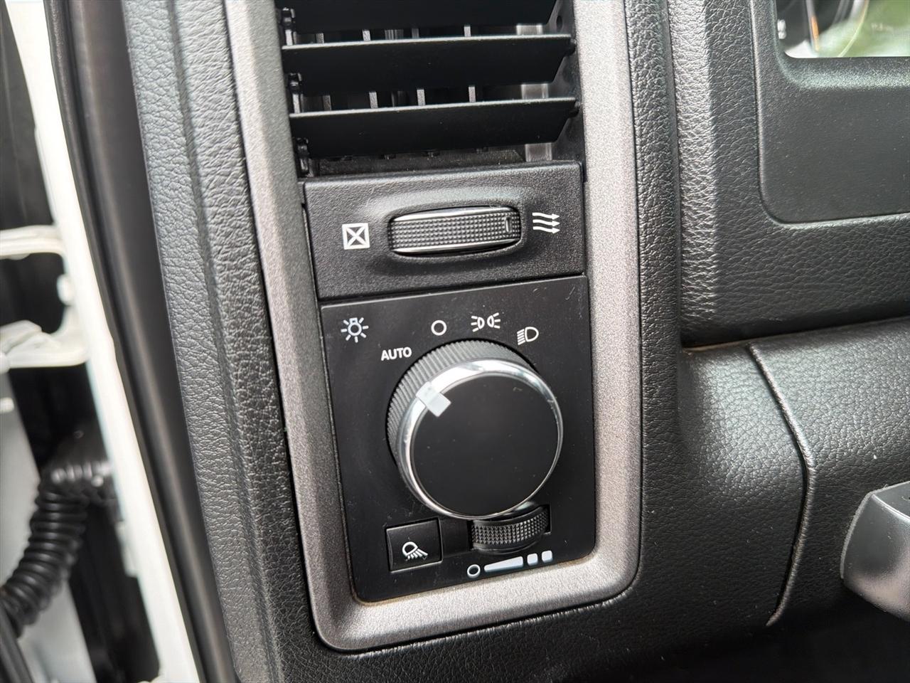 RAM 1500 Classic Tradesman Crew Cab SWB 4WD 2021