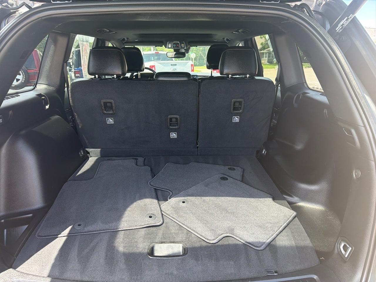 Jeep Grand Cherokee Laredo 4WD 2023