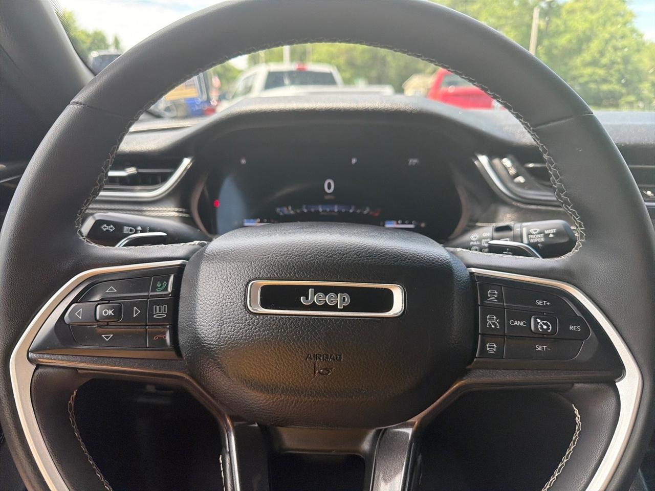 Jeep Grand Cherokee Laredo 4WD 2023