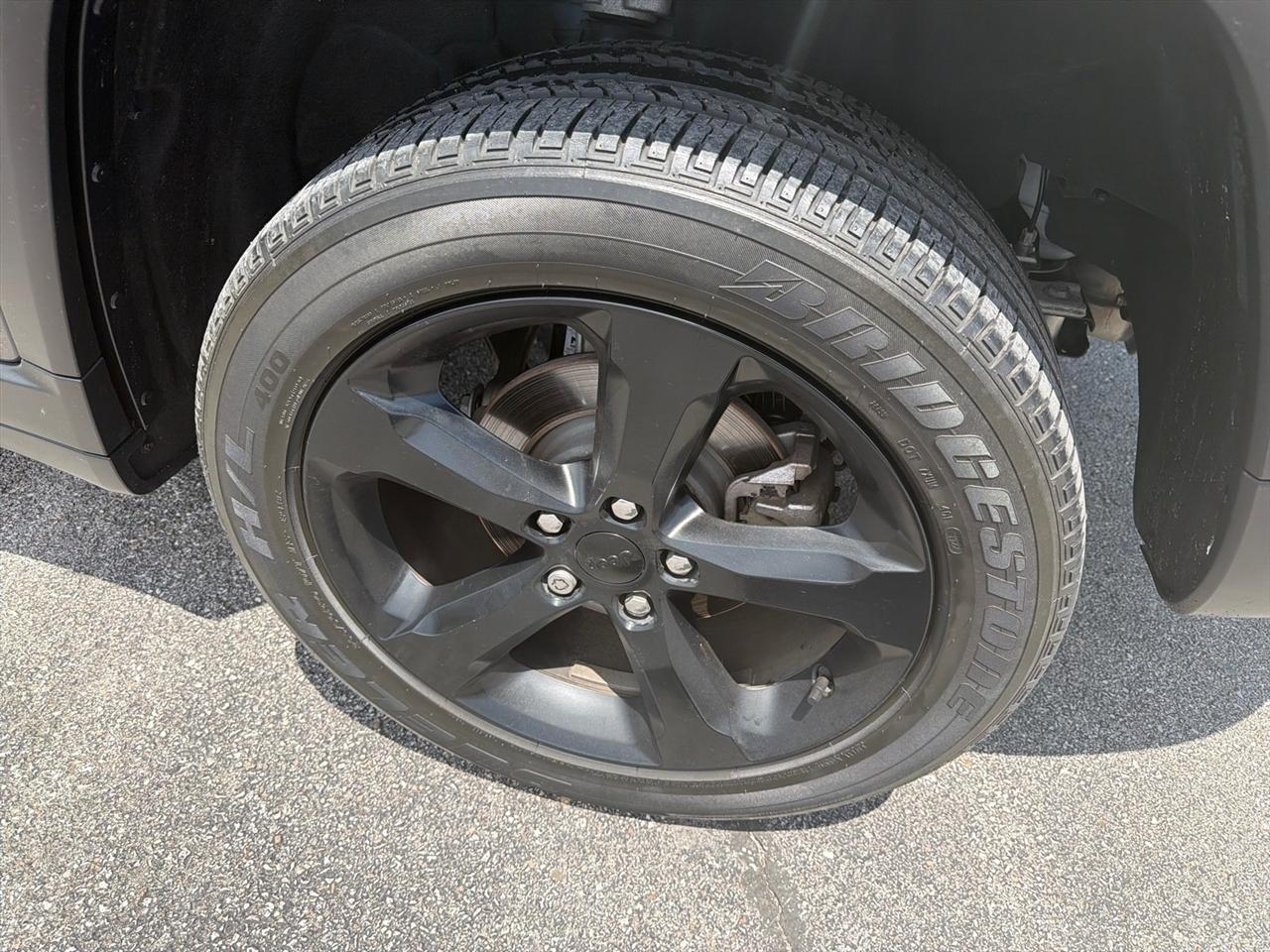 Jeep Grand Cherokee Laredo 4WD 2023