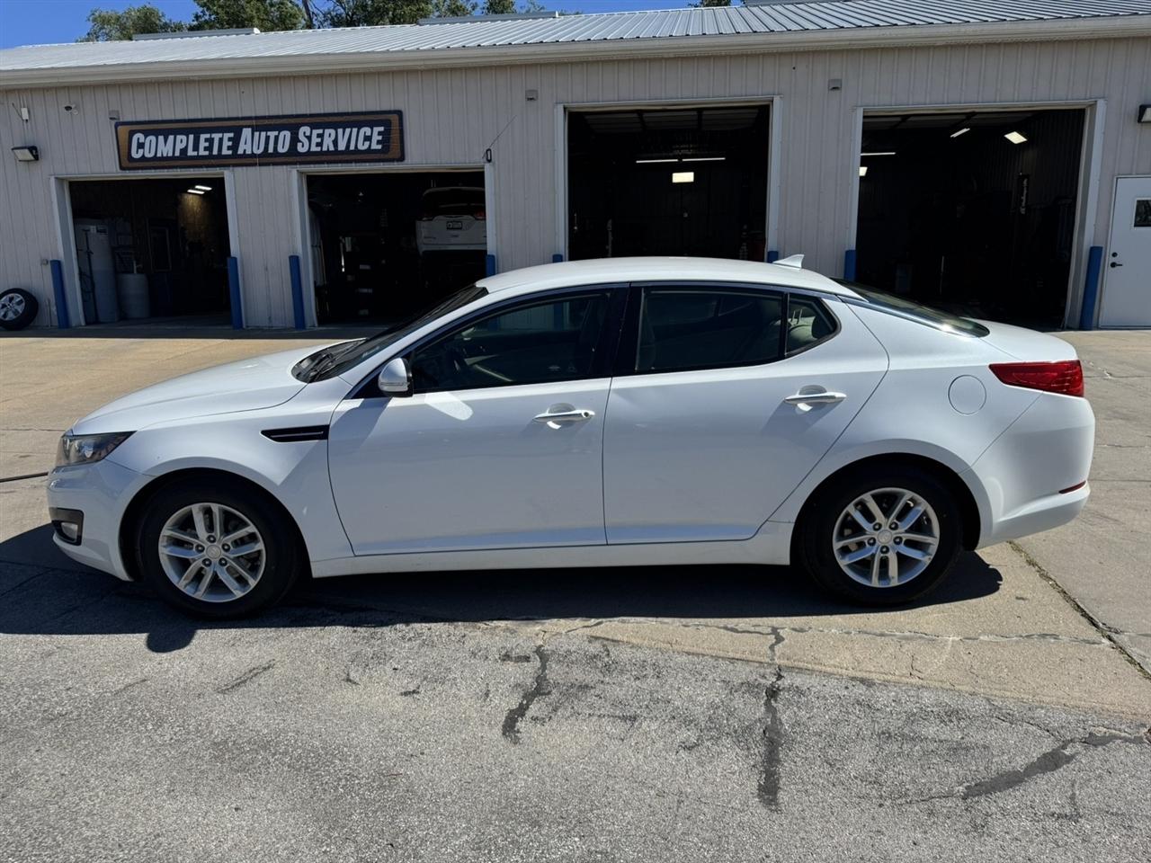 Kia Optima LX MT 2012