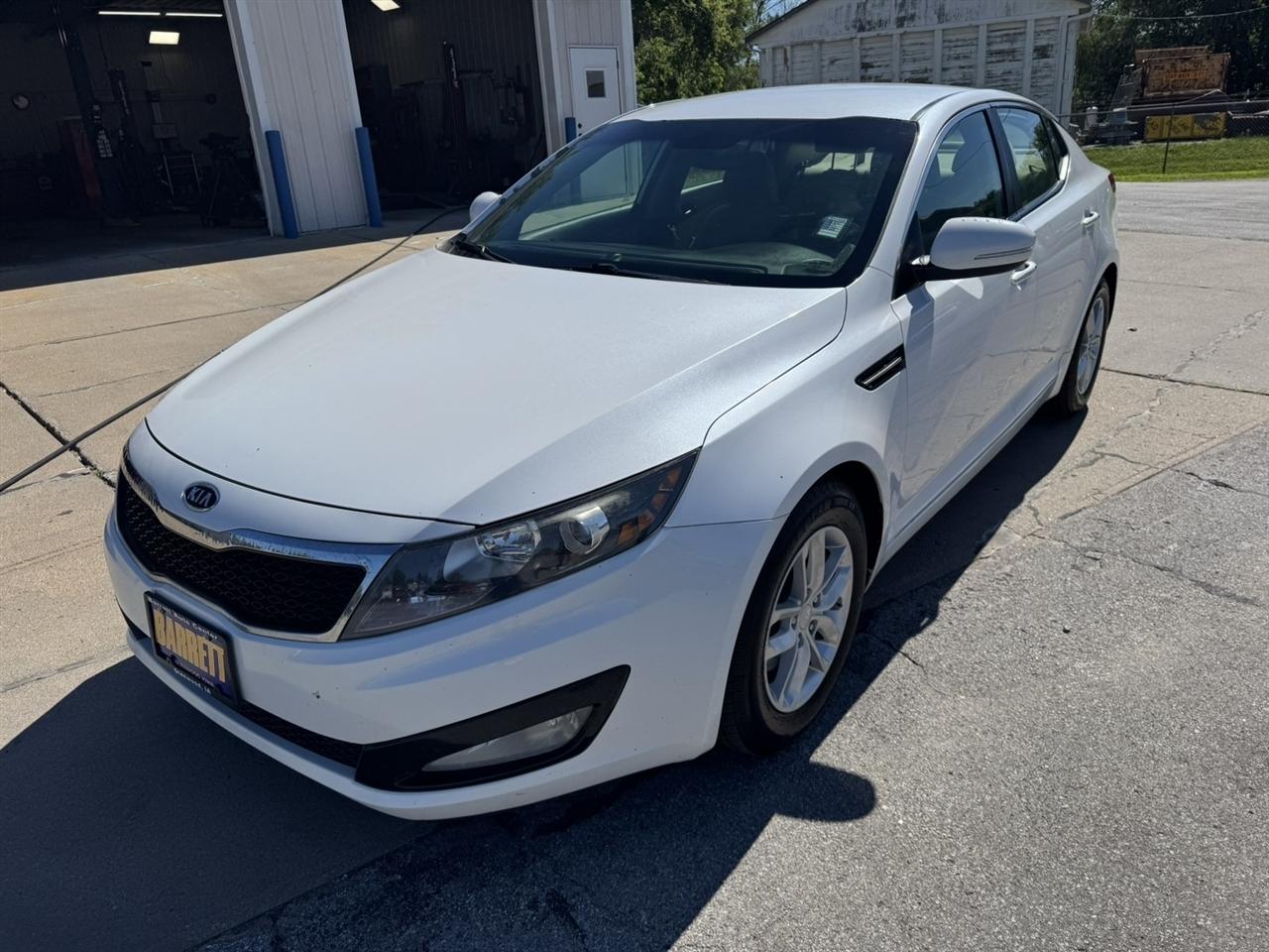 Kia Optima LX MT 2012