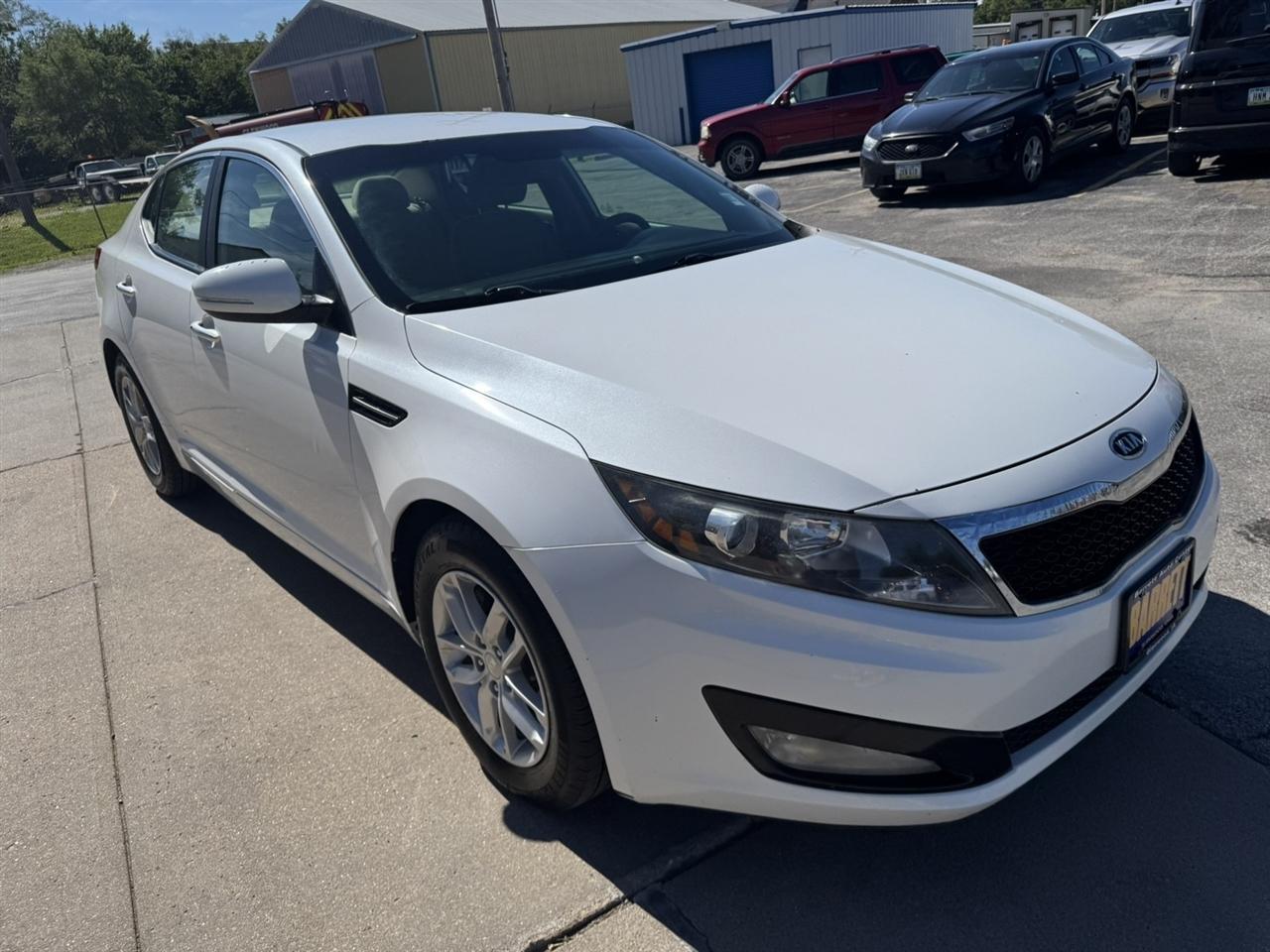 Kia Optima LX MT 2012