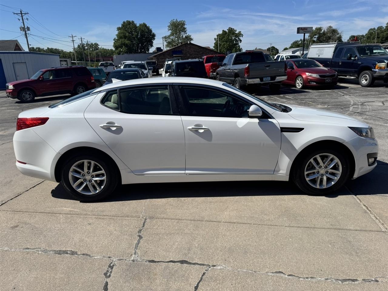 Kia Optima LX MT 2012