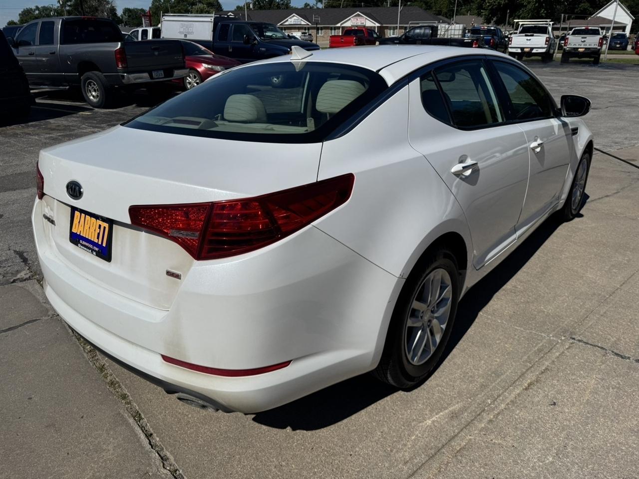 Kia Optima LX MT 2012