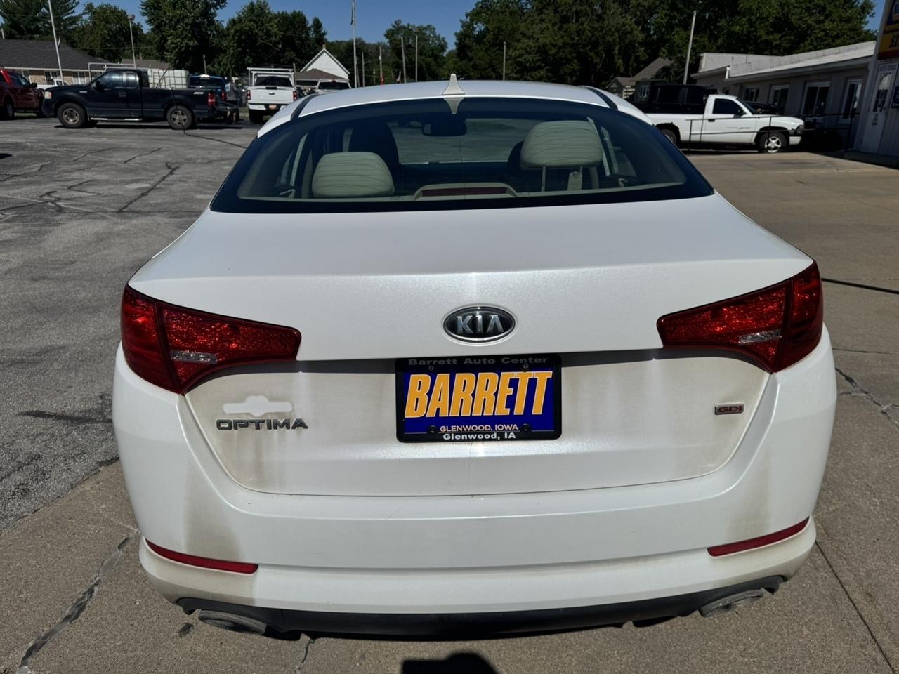 Kia Optima LX MT 2012