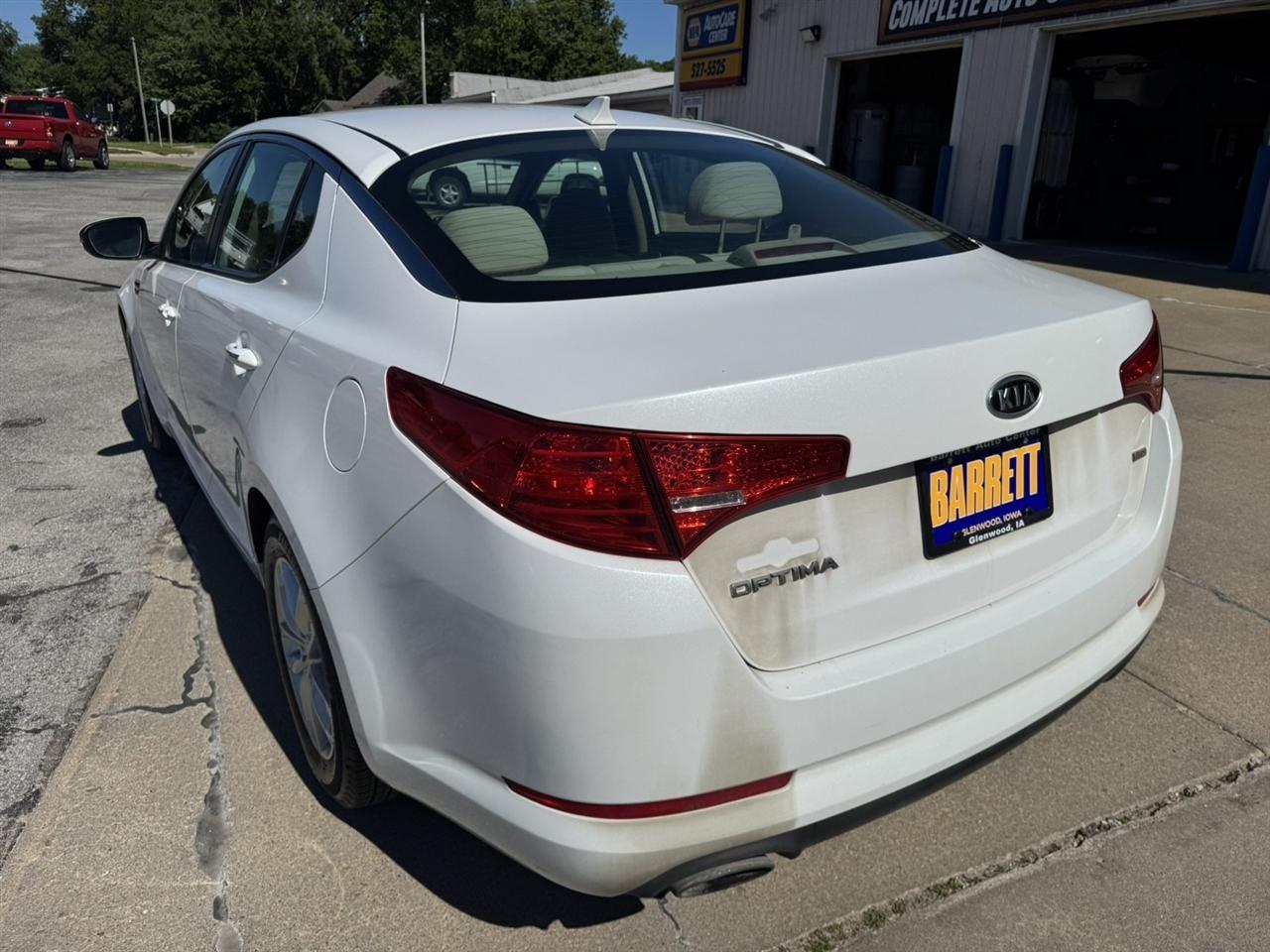 Kia Optima LX MT 2012
