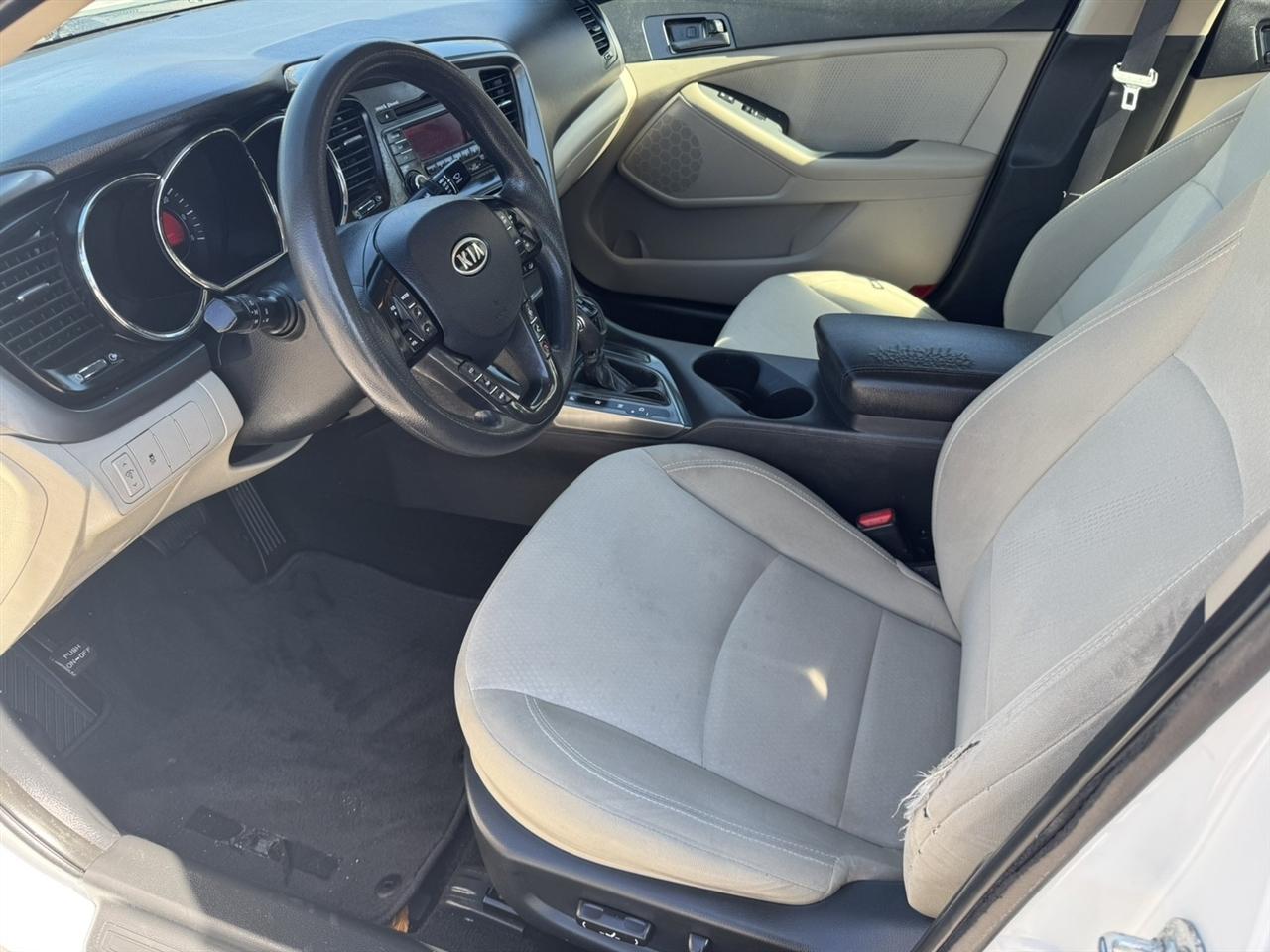 Kia Optima LX MT 2012