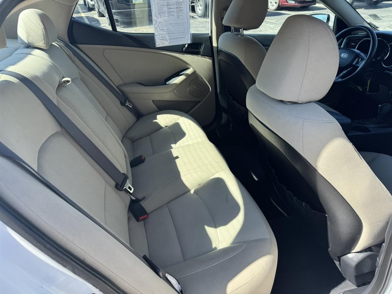 Kia Optima LX MT 2012