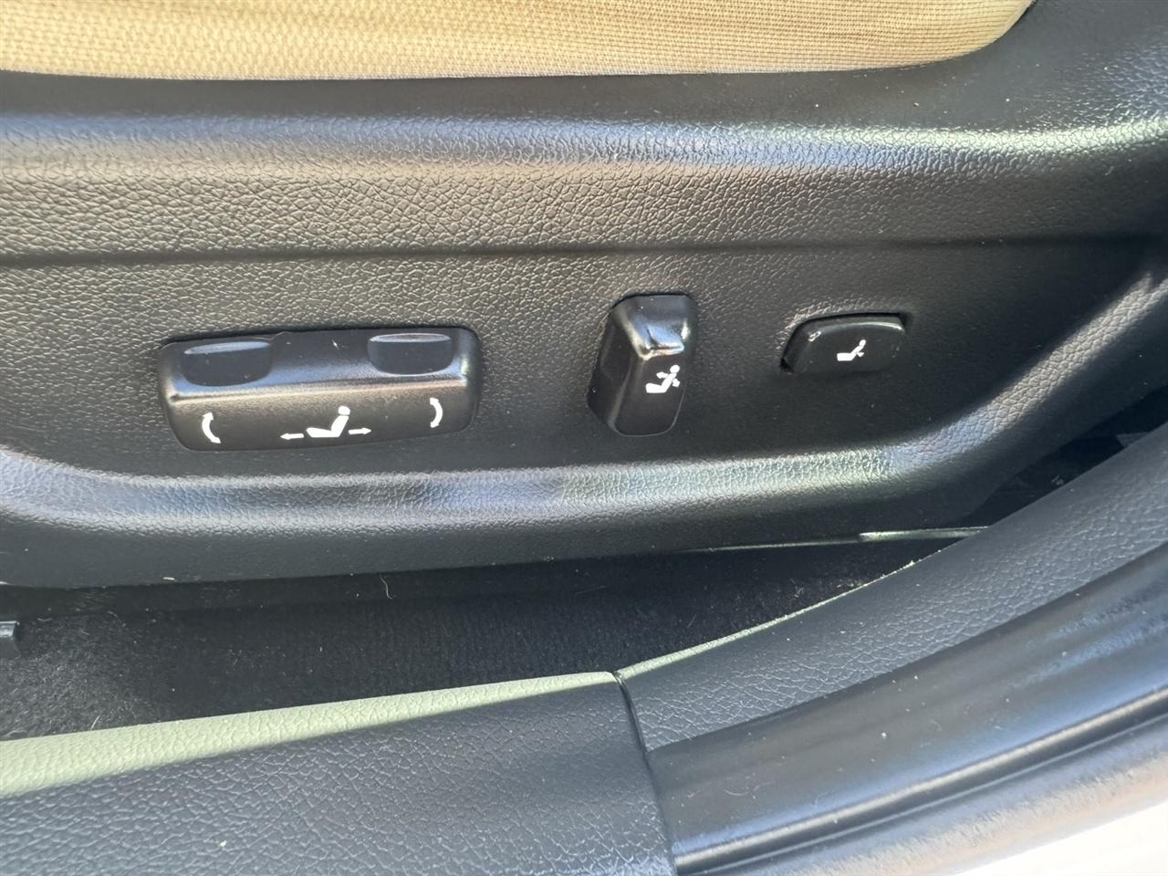 Kia Optima LX MT 2012