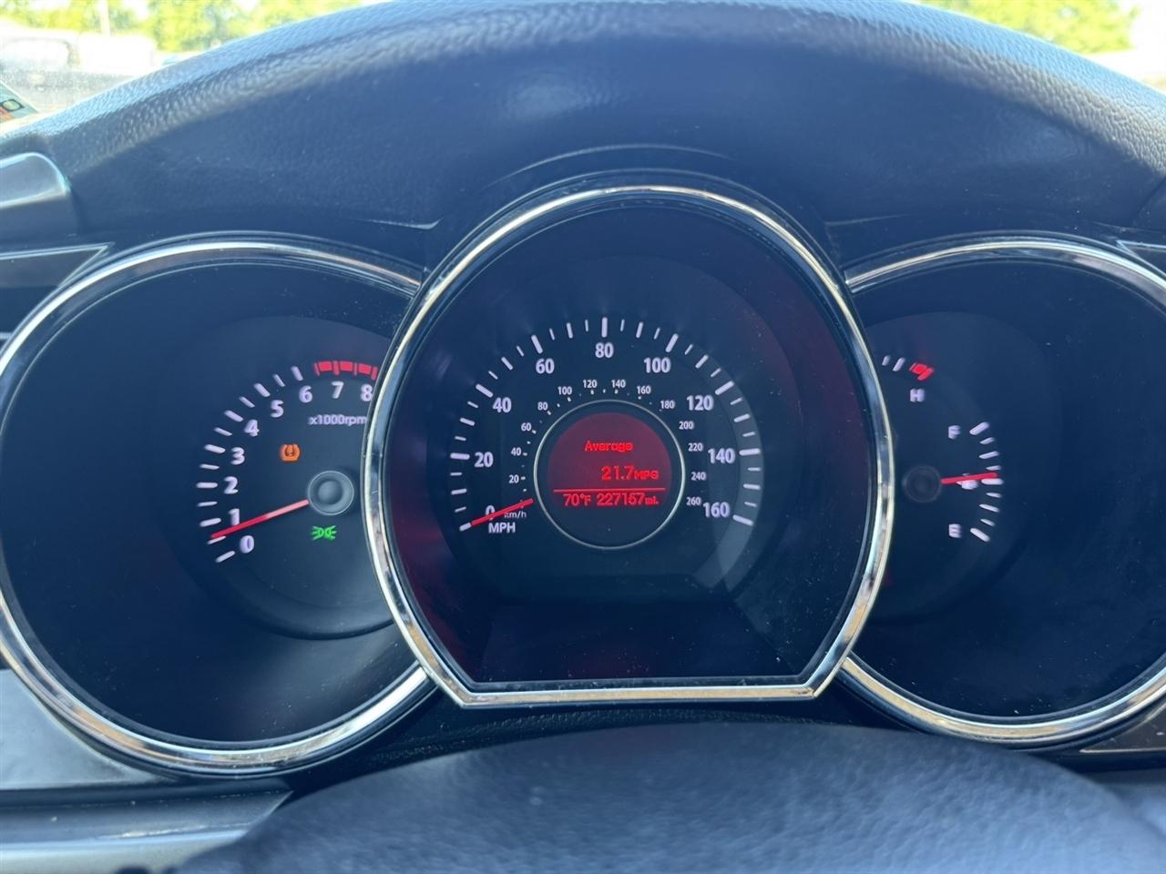Kia Optima LX MT 2012