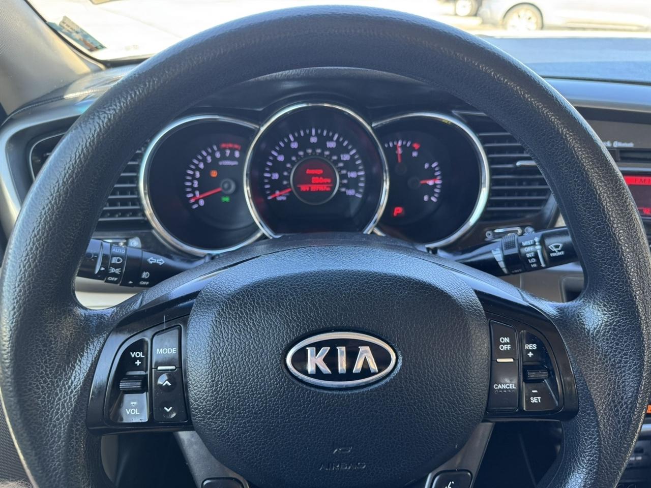 Kia Optima LX MT 2012