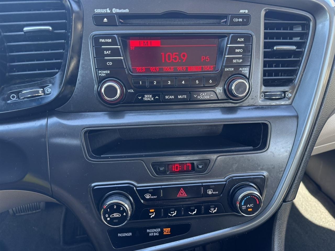 Kia Optima LX MT 2012