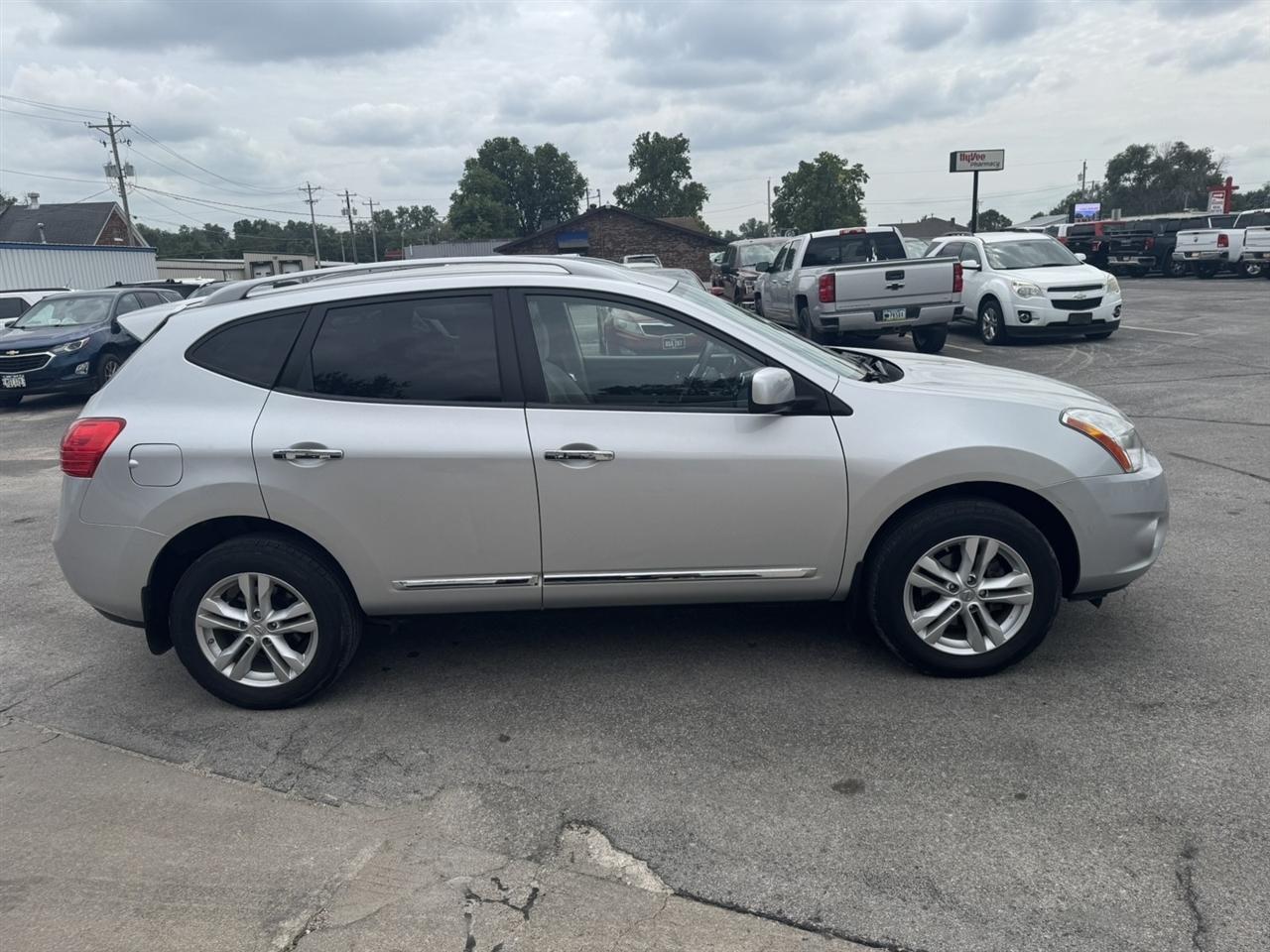 Nissan Rogue SV FWD 2012