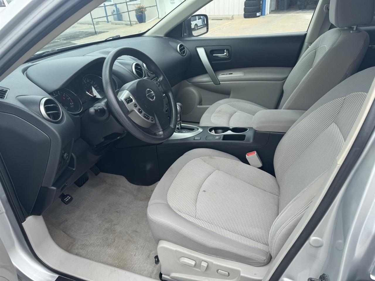 Nissan Rogue SV FWD 2012
