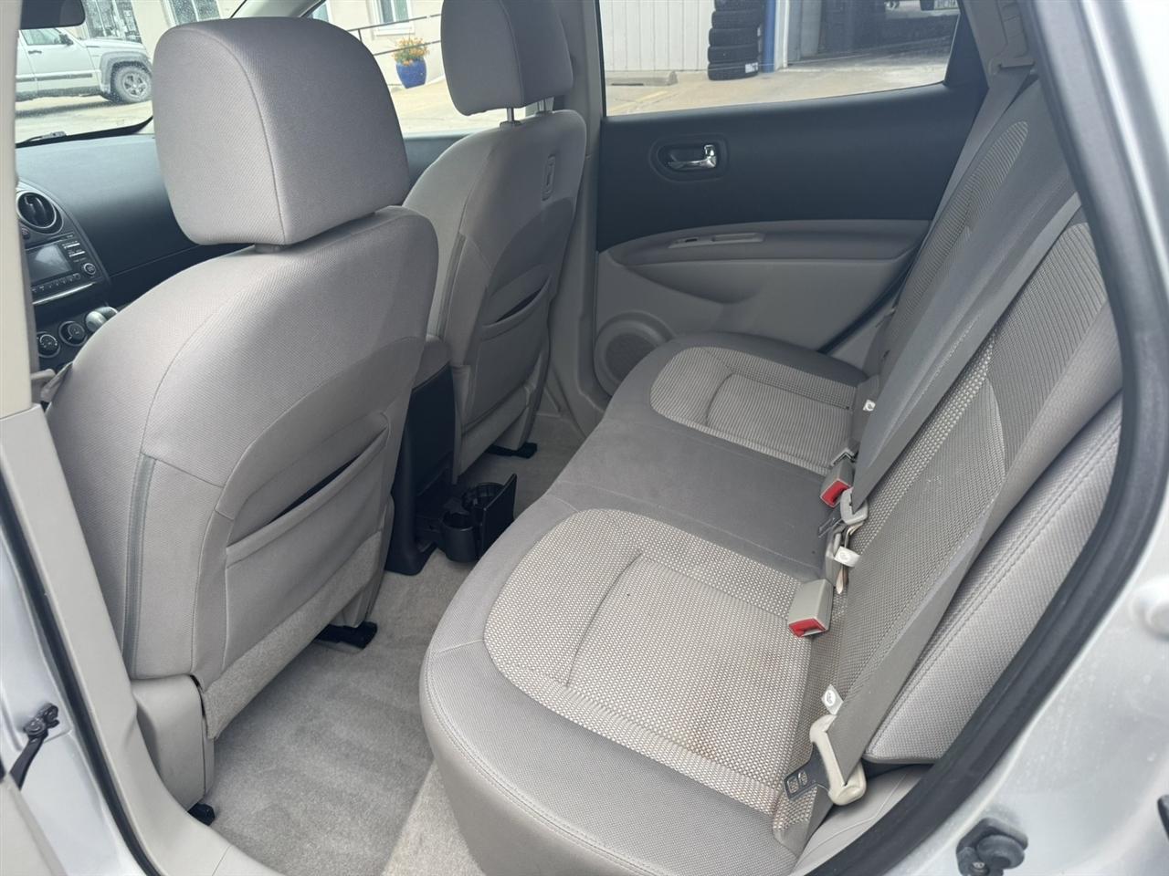 Nissan Rogue SV FWD 2012