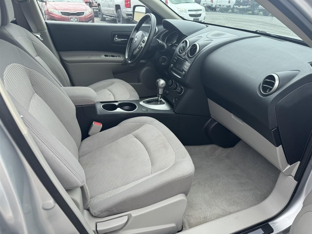 Nissan Rogue SV FWD 2012
