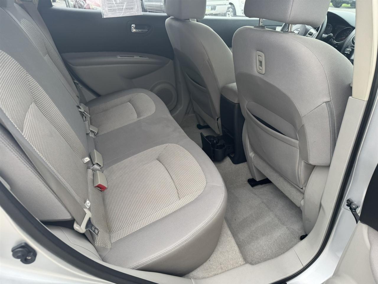 Nissan Rogue SV FWD 2012