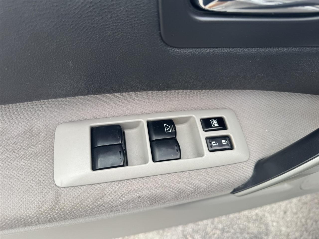 Nissan Rogue SV FWD 2012