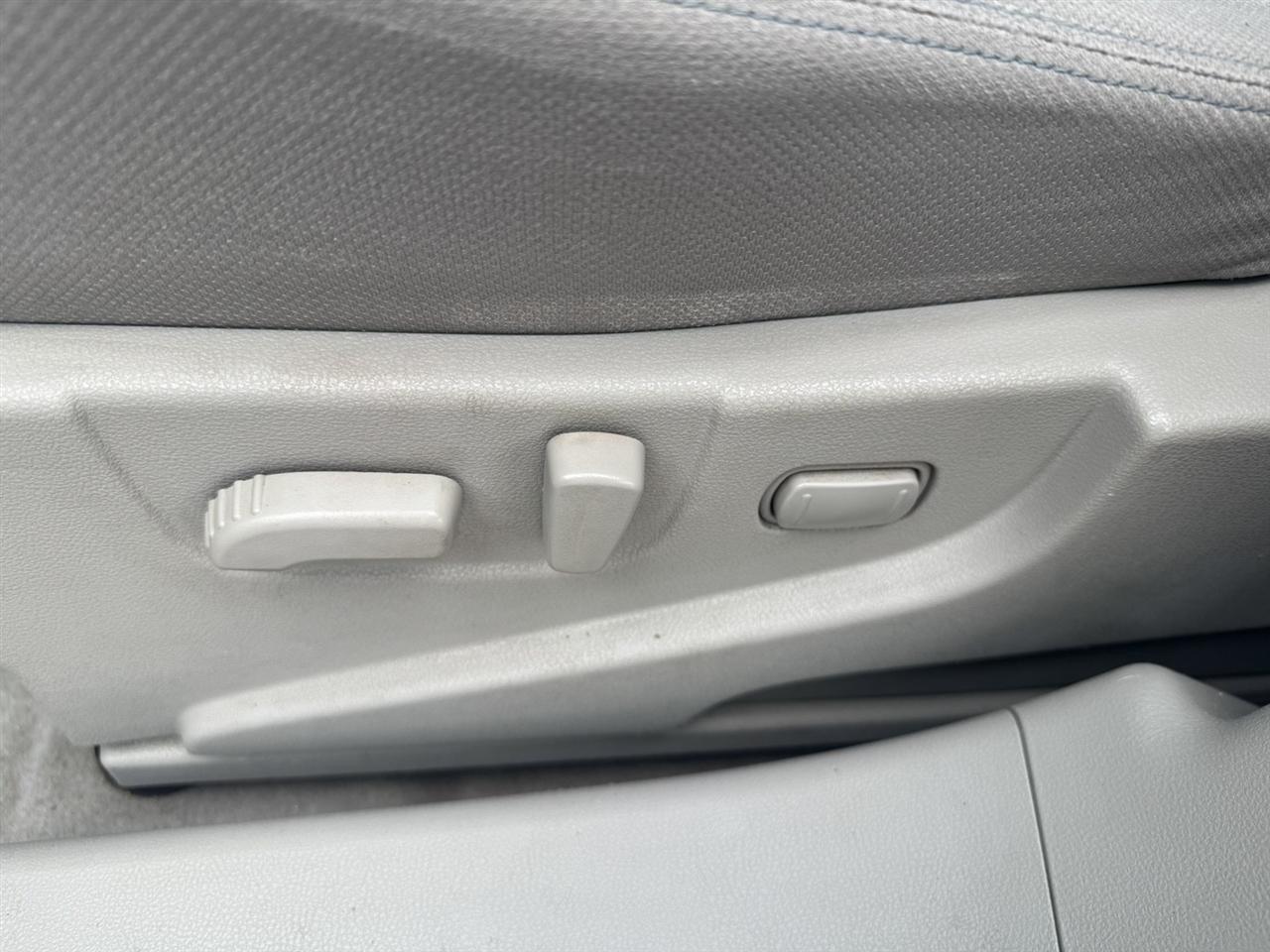 Nissan Rogue SV FWD 2012