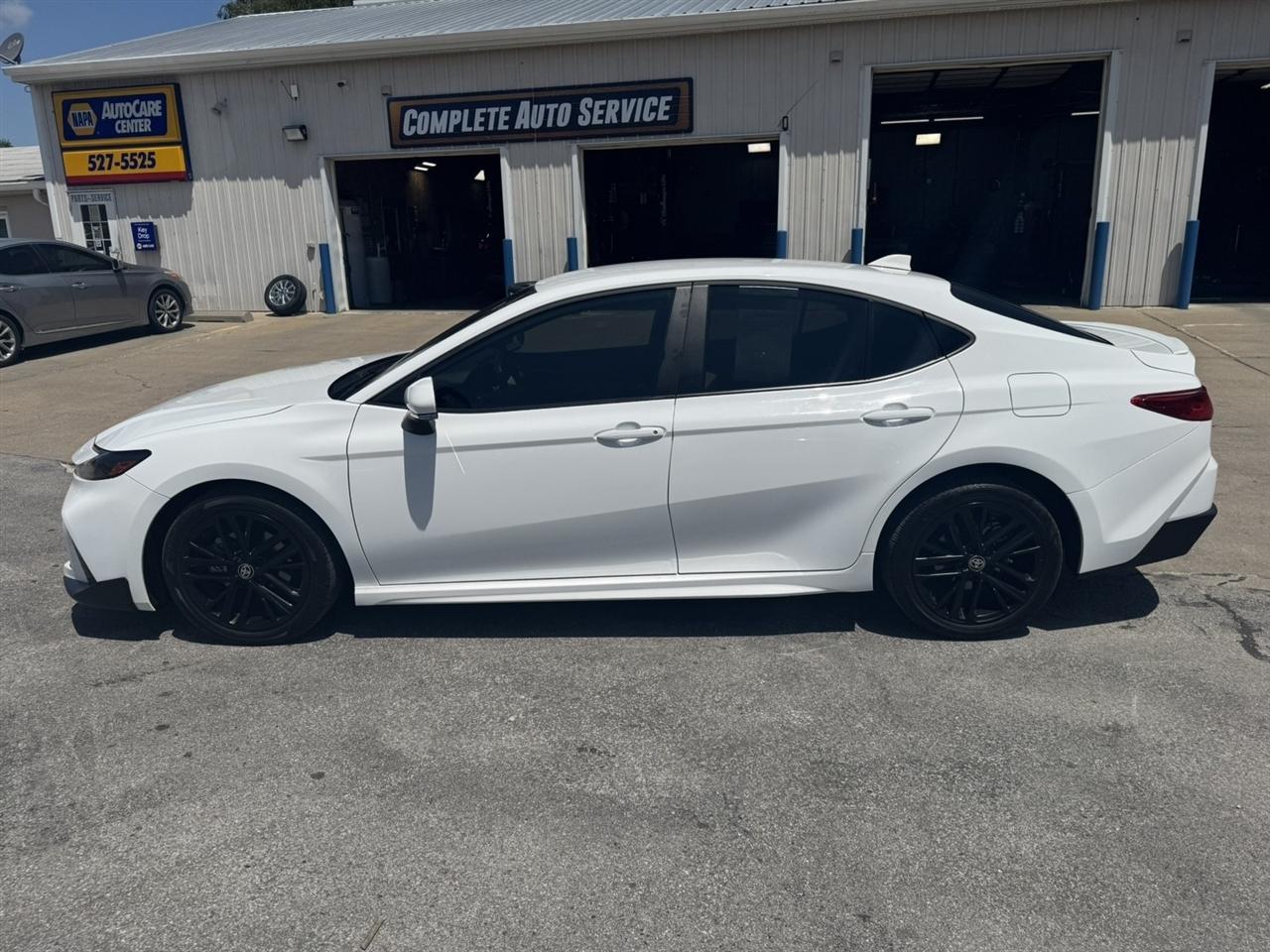 Toyota Camry Hybrid SE AWD 2025