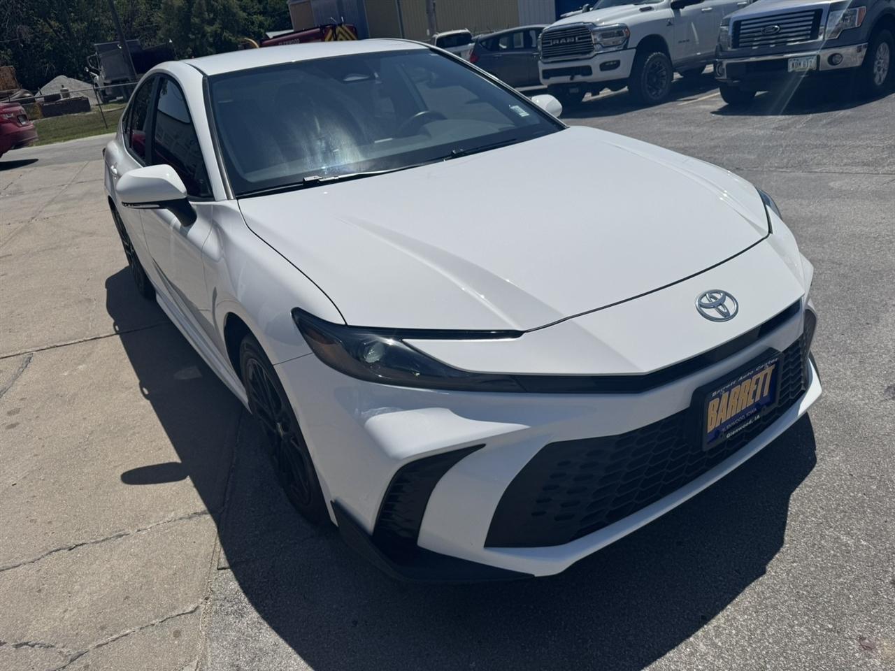 Toyota Camry Hybrid SE AWD 2025