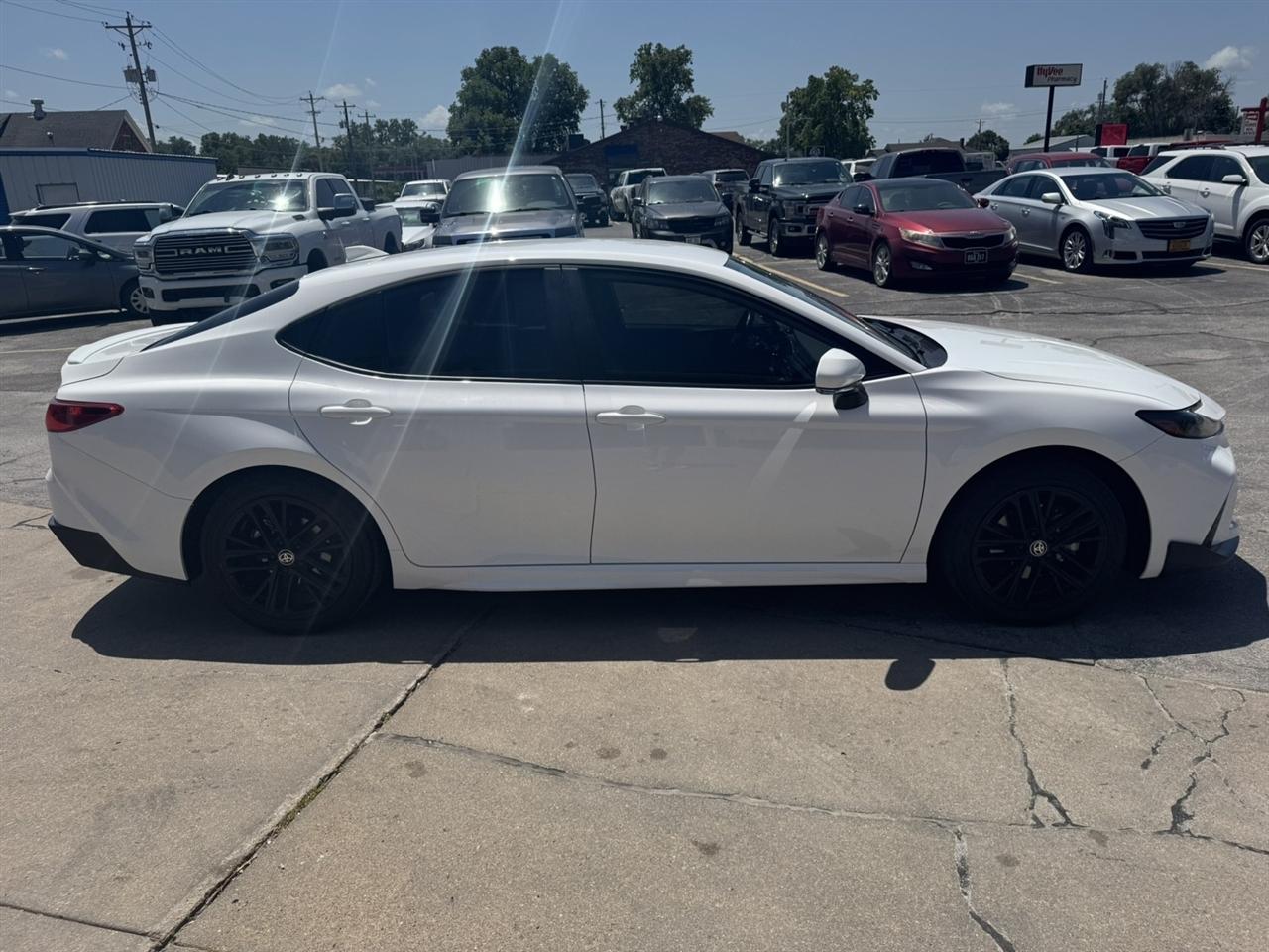 Toyota Camry Hybrid SE AWD 2025