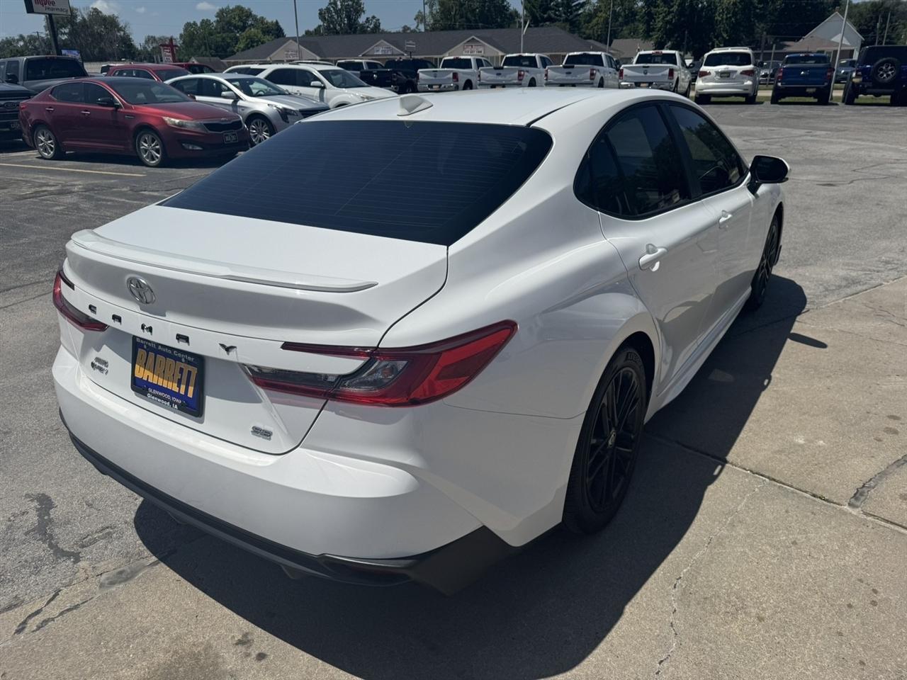 Toyota Camry Hybrid SE AWD 2025