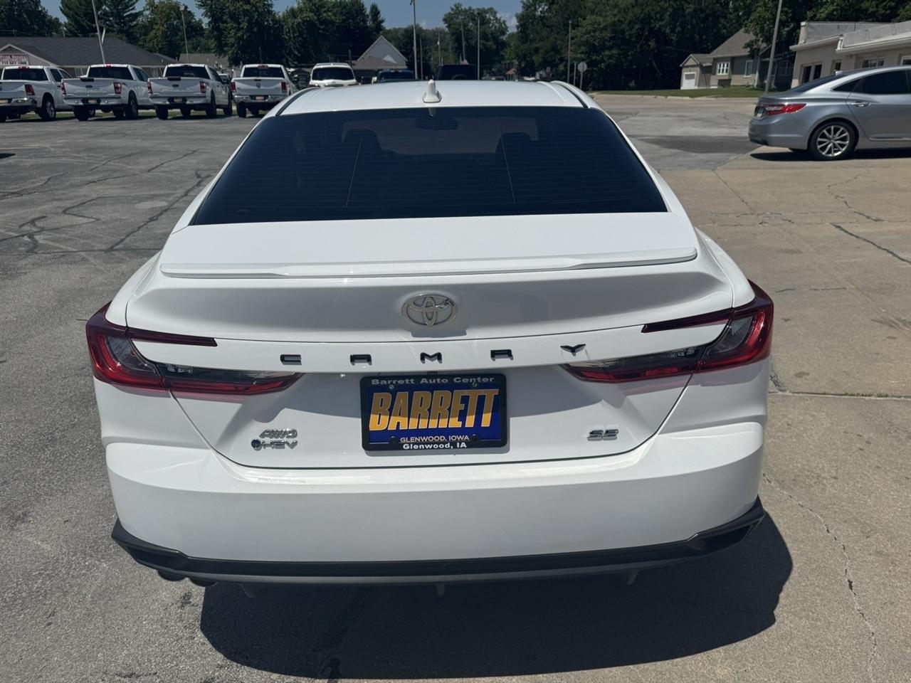 Toyota Camry Hybrid SE AWD 2025