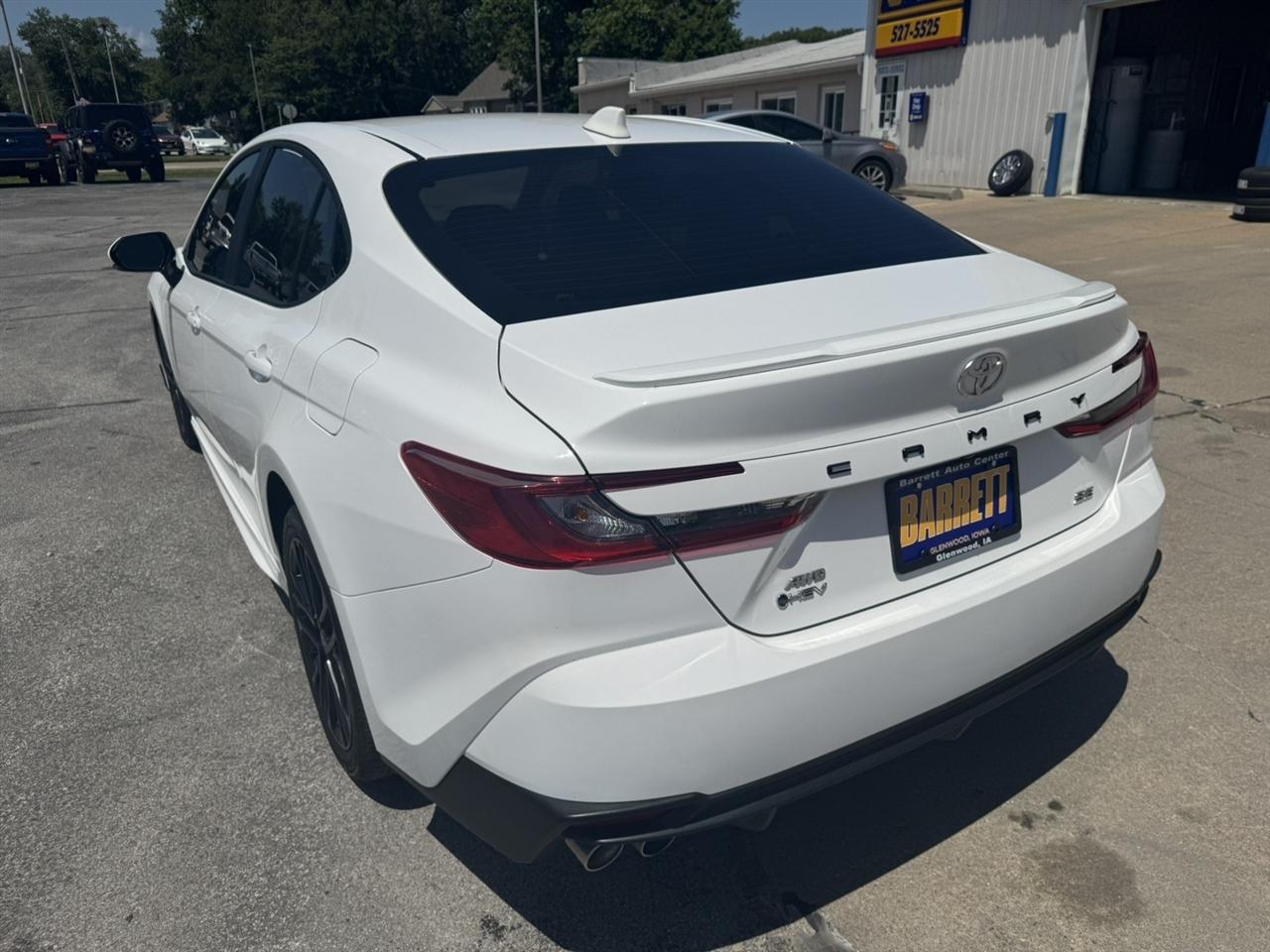 Toyota Camry Hybrid SE AWD 2025