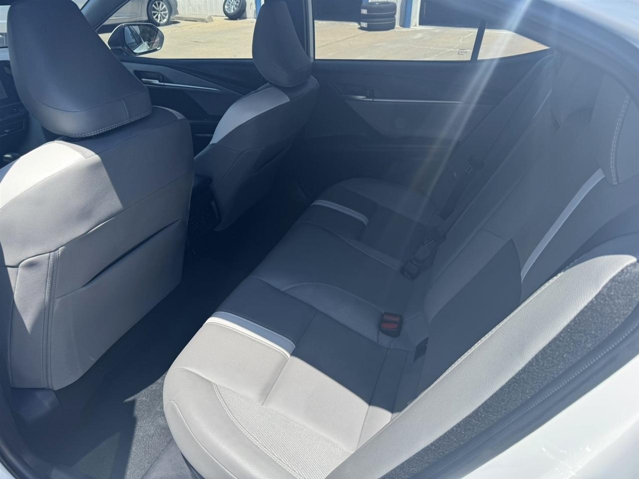 Toyota Camry Hybrid SE AWD 2025
