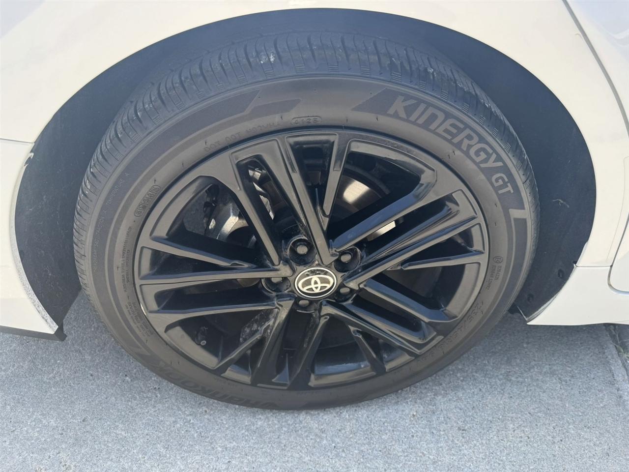Toyota Camry Hybrid SE AWD 2025