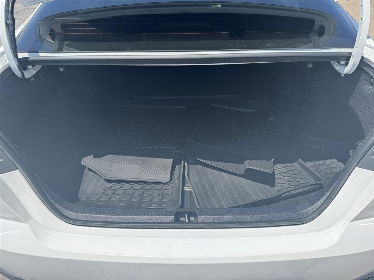 Toyota Camry Hybrid SE AWD 2025