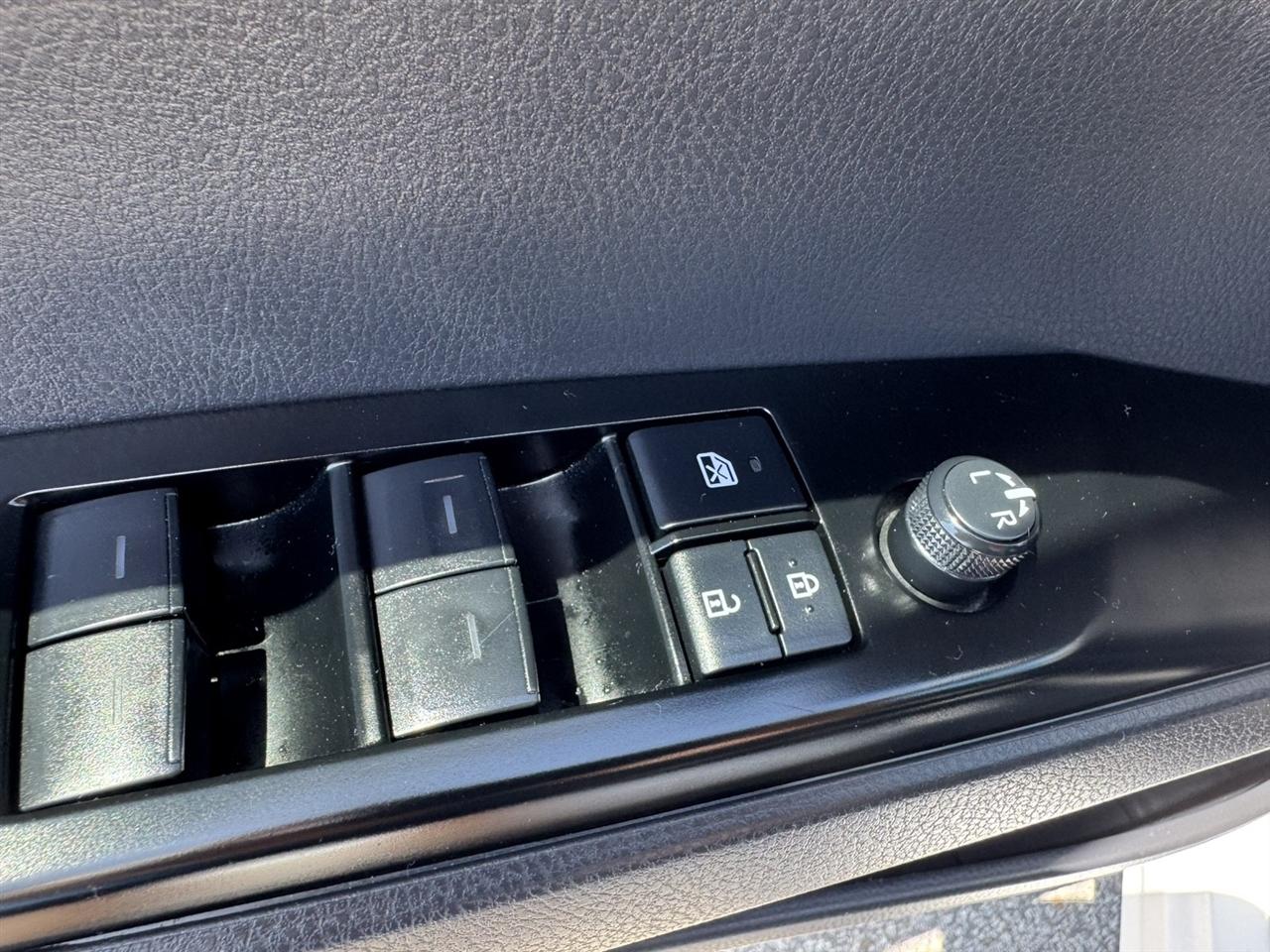 Toyota Camry Hybrid SE AWD 2025
