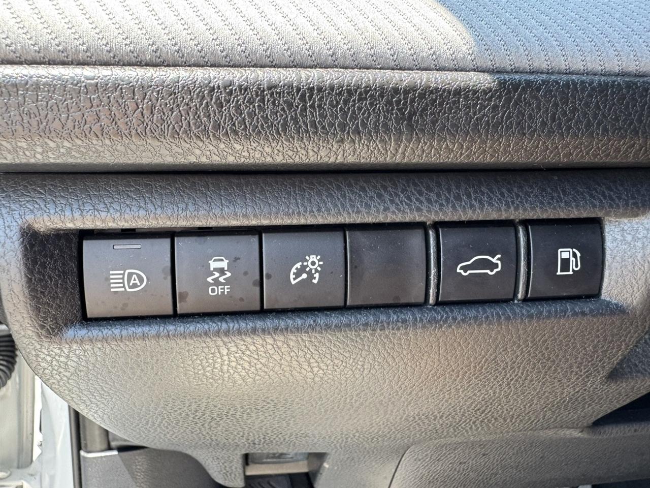 Toyota Camry Hybrid SE AWD 2025