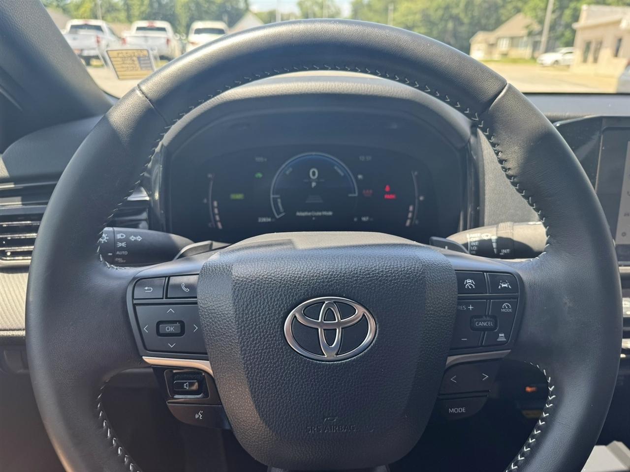 Toyota Camry Hybrid SE AWD 2025
