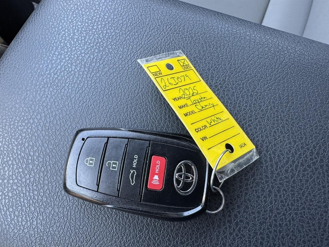 Toyota Camry Hybrid SE AWD 2025