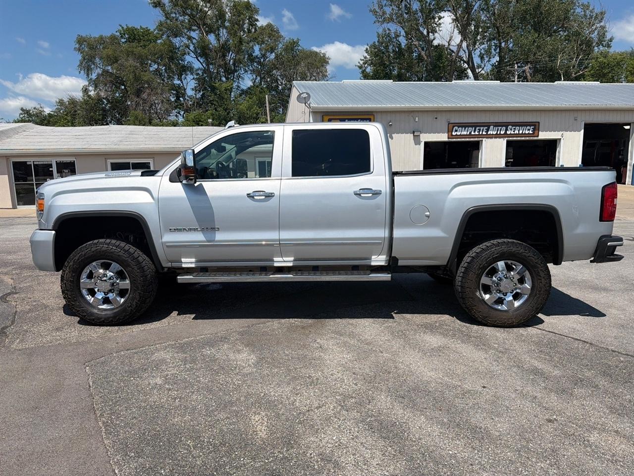 GMC Sierra 2500HD Denali Crew Cab 4WD 2019