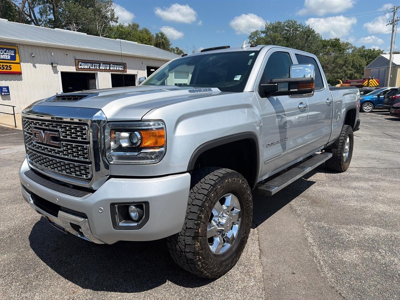 GMC Sierra 2500HD Denali Crew Cab 4WD 2019