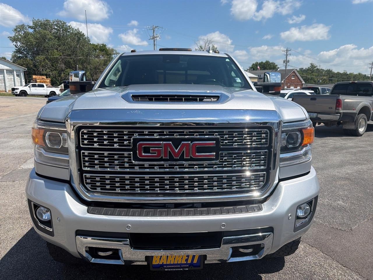 GMC Sierra 2500HD Denali Crew Cab 4WD 2019