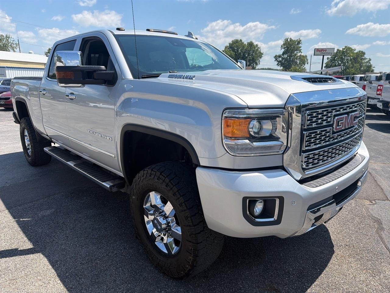 GMC Sierra 2500HD Denali Crew Cab 4WD 2019