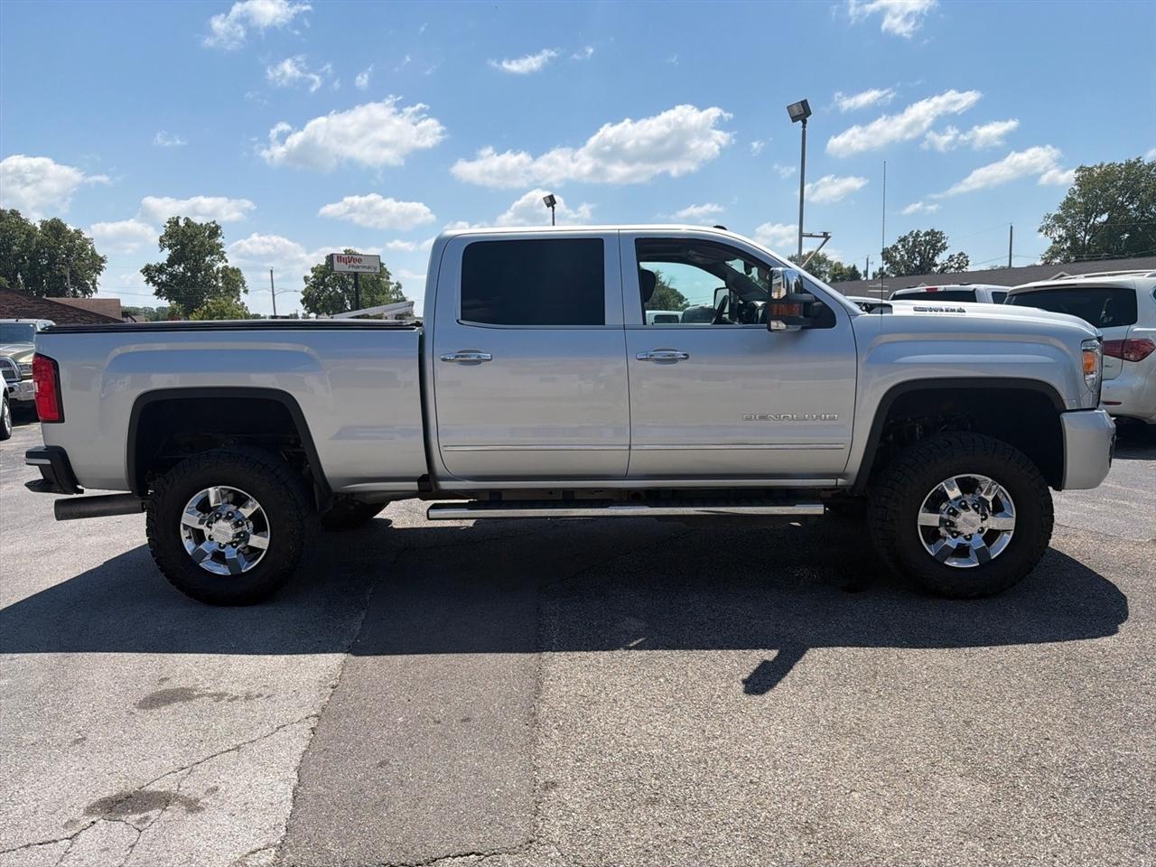 GMC Sierra 2500HD Denali Crew Cab 4WD 2019