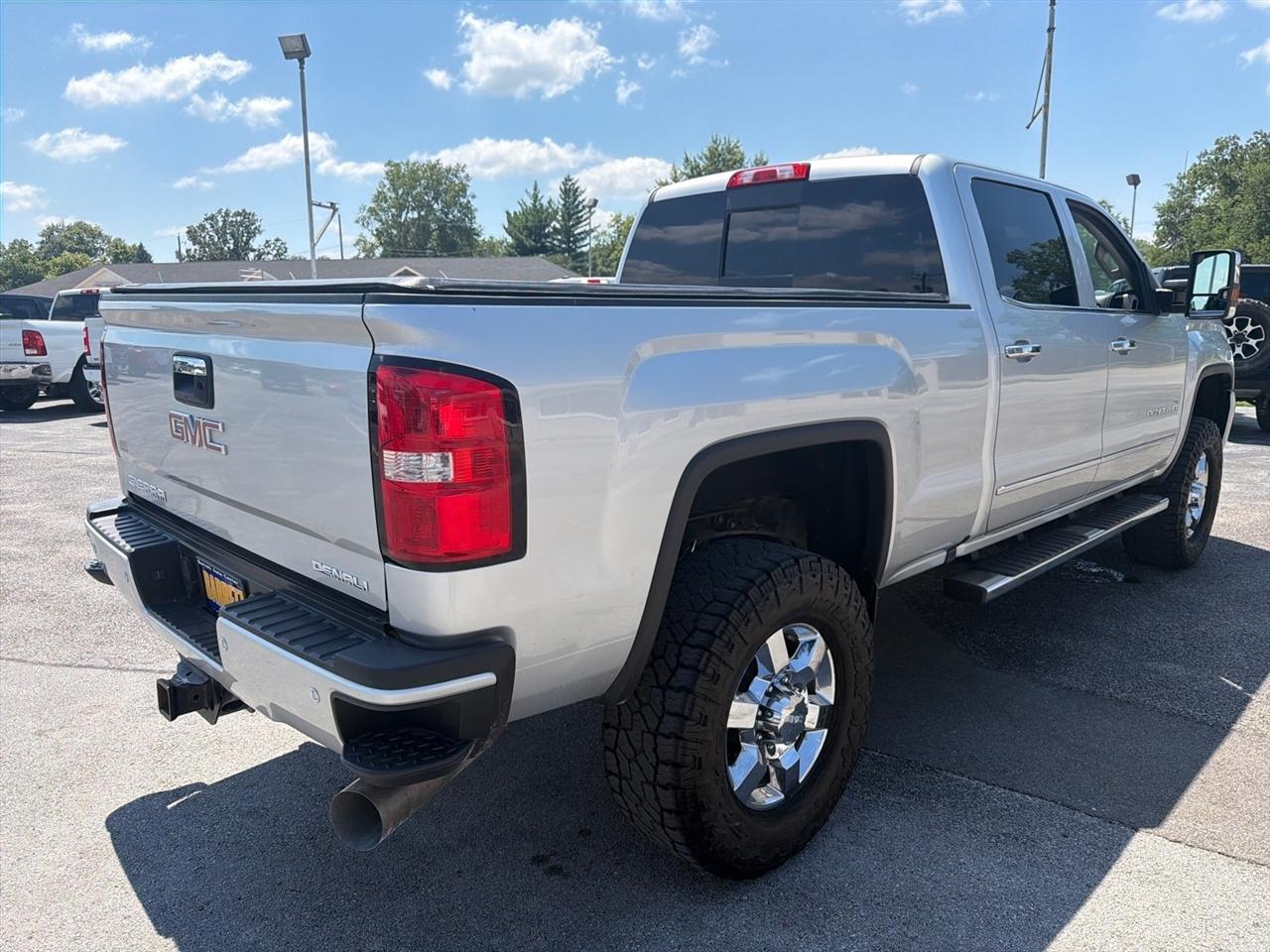 GMC Sierra 2500HD Denali Crew Cab 4WD 2019