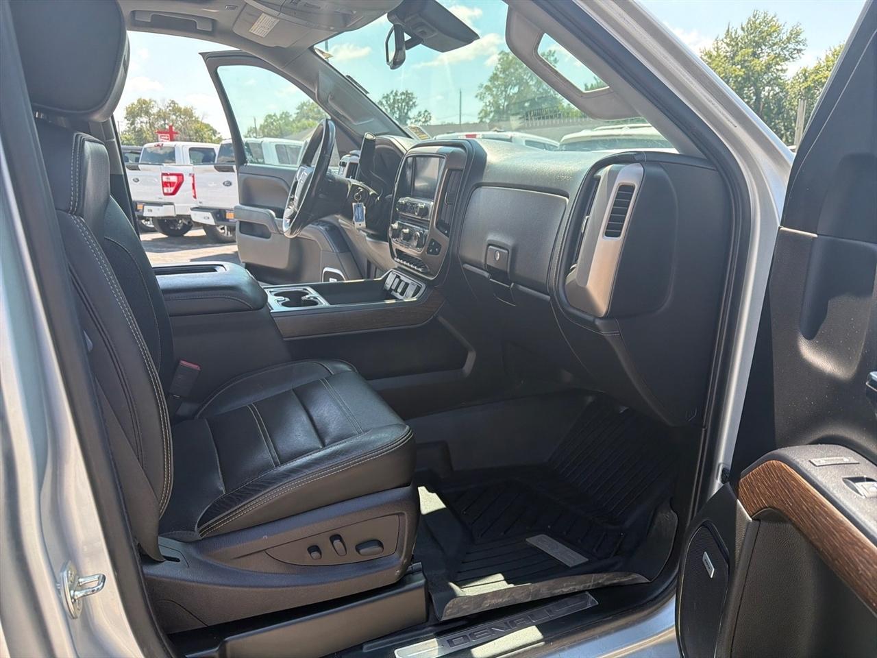 GMC Sierra 2500HD Denali Crew Cab 4WD 2019