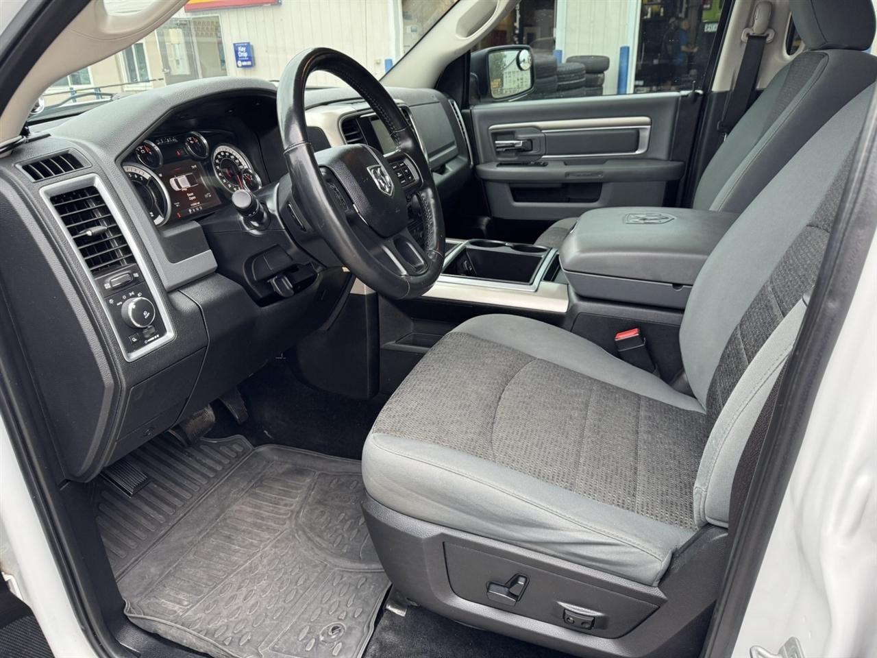 RAM 1500 SLT Crew Cab SWB 4WD 2014