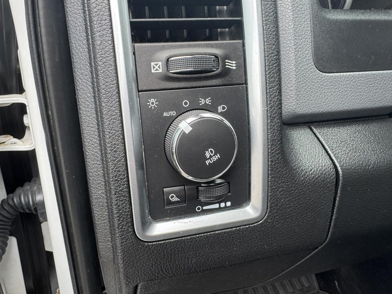 RAM 1500 SLT Crew Cab SWB 4WD 2014