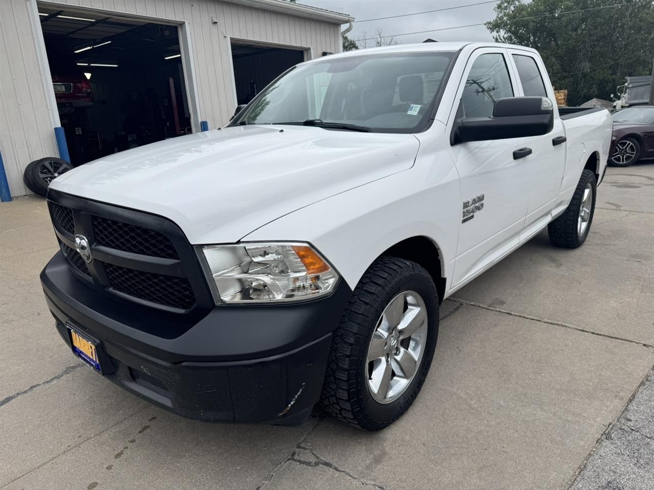 RAM 1500 Classic Tradesman Quad Cab 4WD 2019